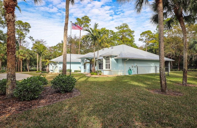 view of front of home with a front lawn