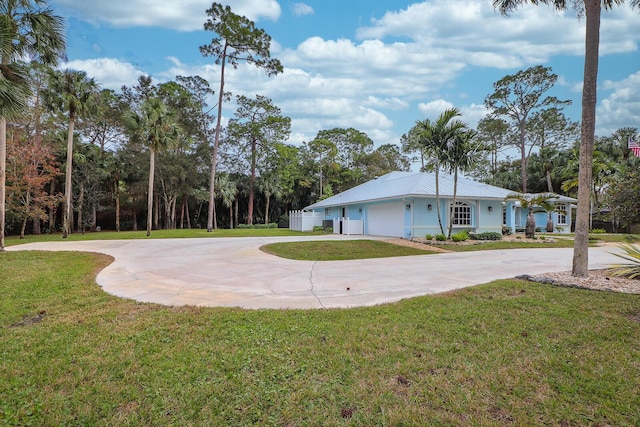 view of front of house featuring a garage and a front yard