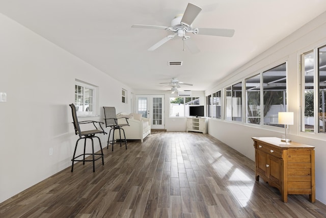 sunroom with ceiling fan