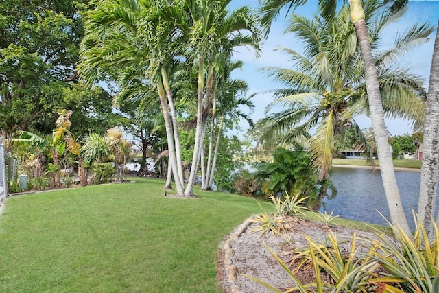 view of yard featuring a water view