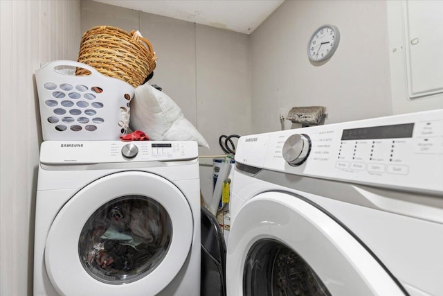 washroom featuring washer and clothes dryer