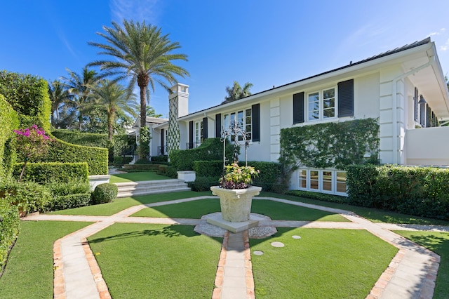 view of front of home featuring a front lawn