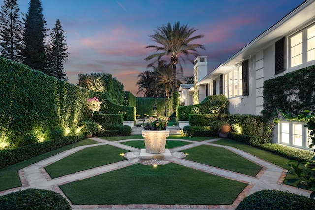 view of yard at dusk