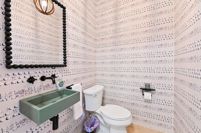 bathroom featuring toilet and sink