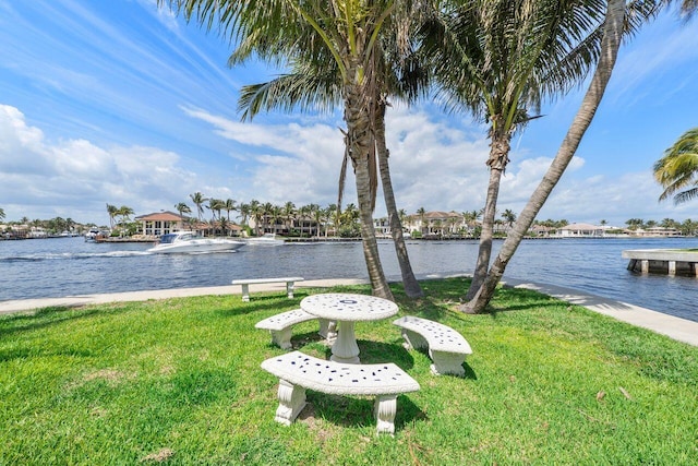 view of yard featuring a water view