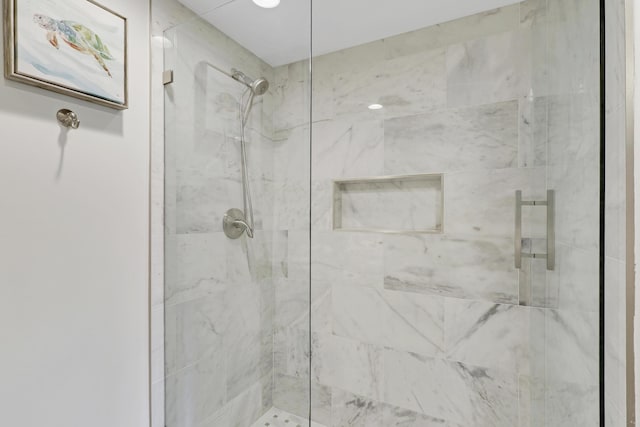 bathroom featuring tiled shower