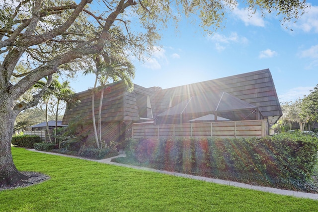 exterior space featuring a front yard