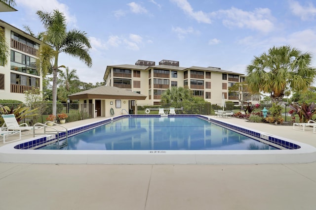 view of swimming pool