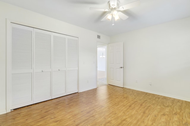 unfurnished bedroom with light hardwood / wood-style flooring, a closet, and ceiling fan