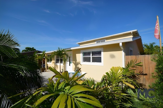 view of front of home featuring a patio area