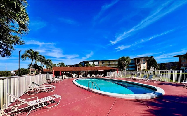 view of swimming pool