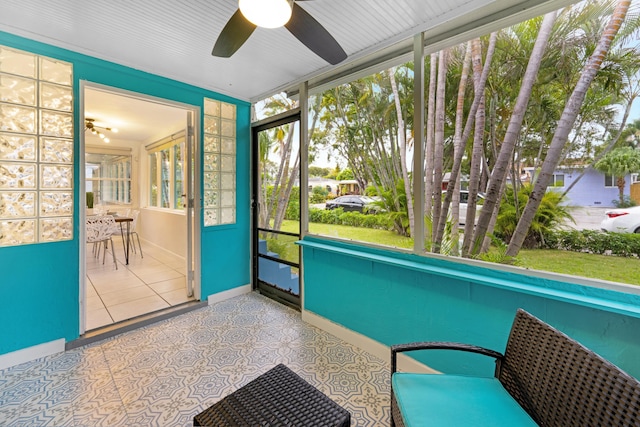 unfurnished sunroom with a wealth of natural light and ceiling fan