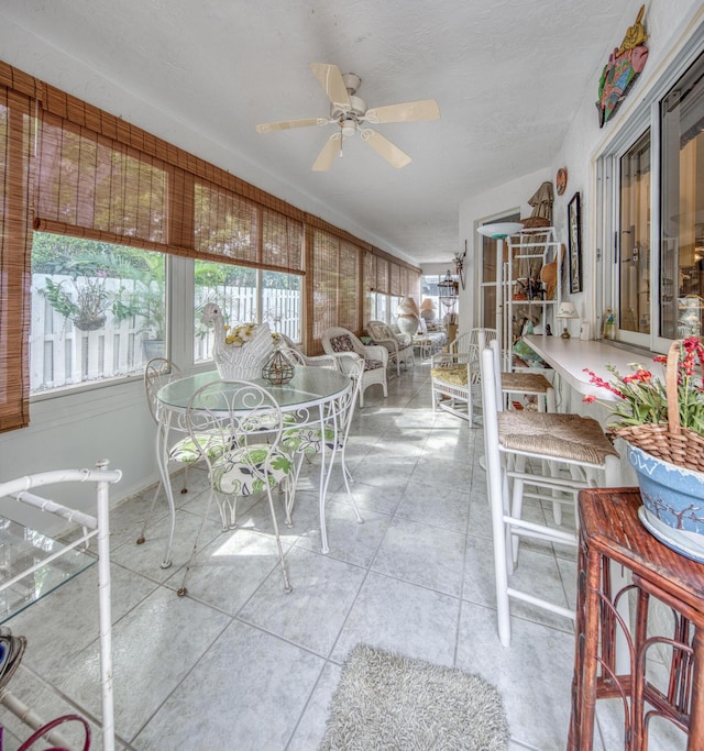 sunroom with ceiling fan