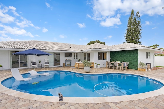 view of swimming pool featuring a patio