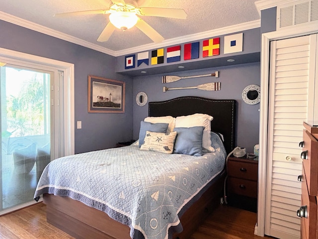 bedroom with dark hardwood / wood-style flooring, a textured ceiling, ceiling fan, and crown molding