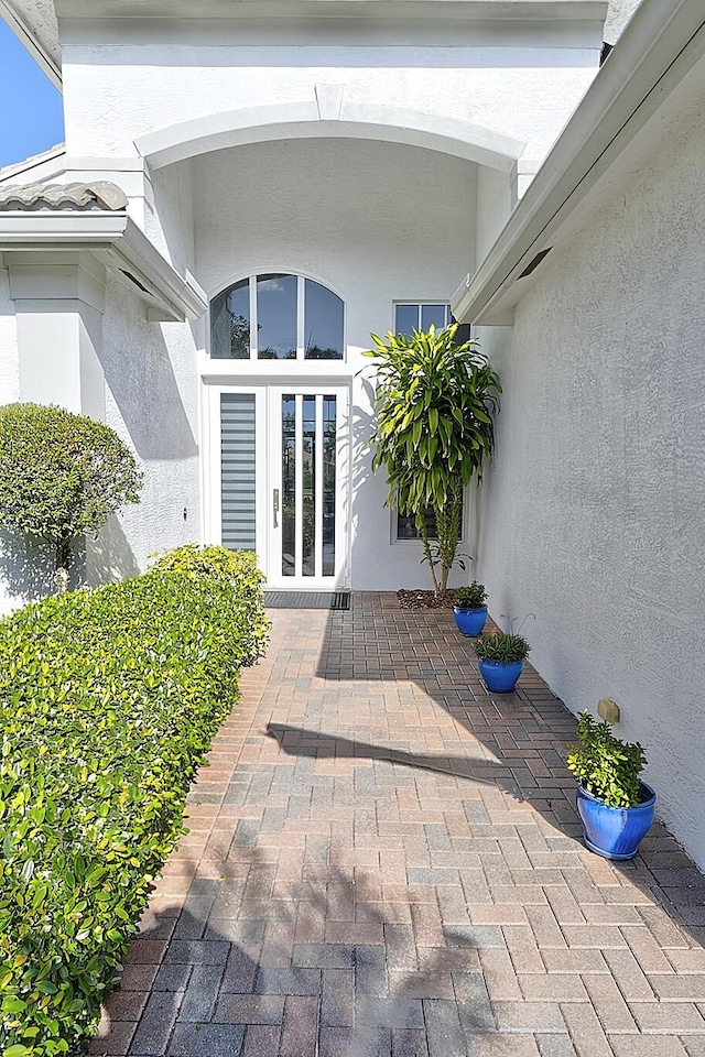 entrance to property featuring a patio area