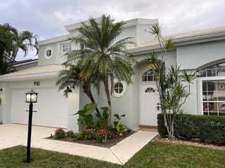 view of front of property featuring a garage and a front yard