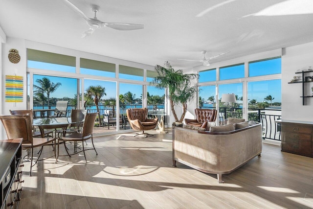 sunroom with ceiling fan