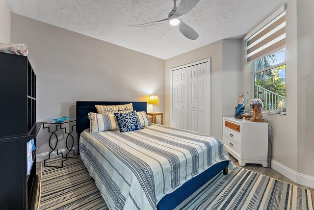 room details with a tile shower and a textured ceiling