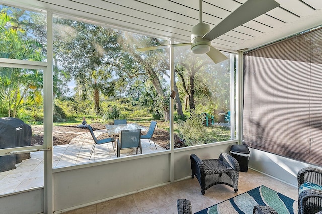 sunroom featuring ceiling fan