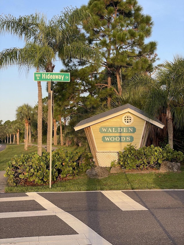 view of community / neighborhood sign