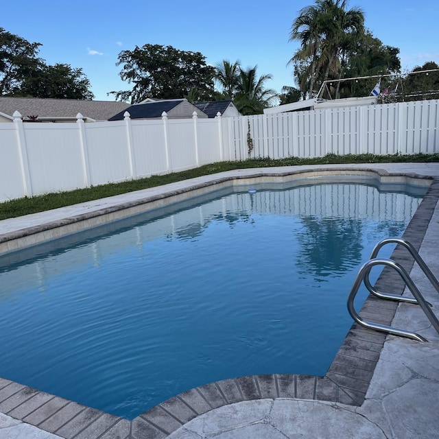 view of swimming pool