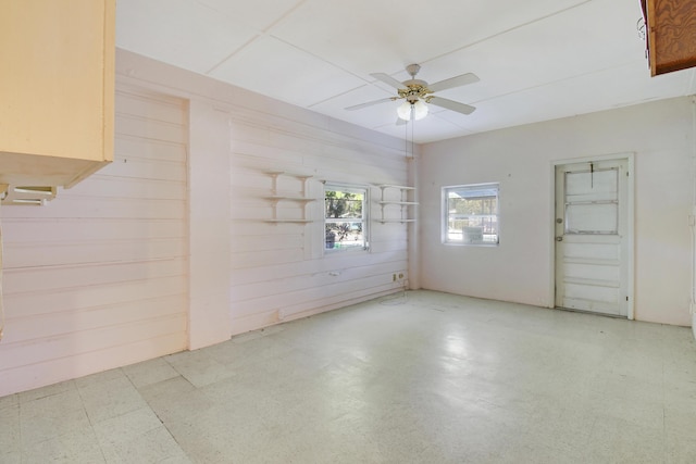 empty room with ceiling fan