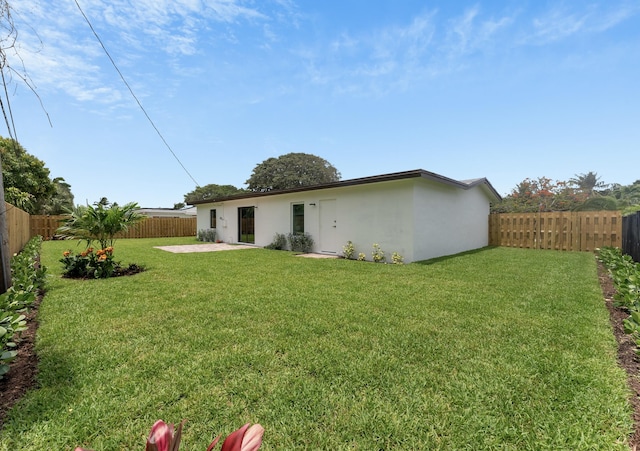 view of yard with a patio area