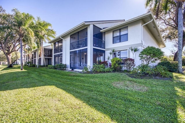 6944 Briarlake Cir Unit 101, Palm Beach Gardens, FL 33418 - rear view of property featuring stucco siding and a yard
