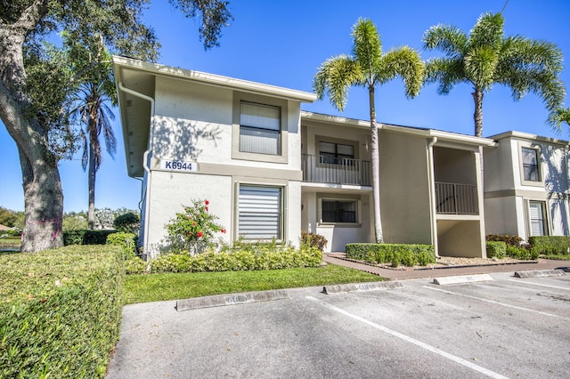 6944 Briarlake Cir Unit 101, Palm Beach Gardens, FL 33418 - view of building exterior with uncovered parking