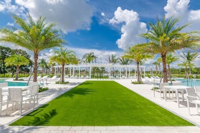 6944 Briarlake Cir Unit 101, Palm Beach Gardens, FL 33418 - view of community featuring a pool, a lawn, and a patio area