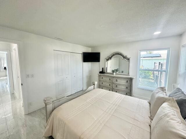 bedroom with a closet