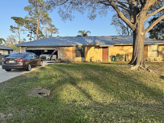 ranch-style house featuring a front lawn