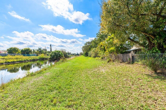 view of yard featuring a water view