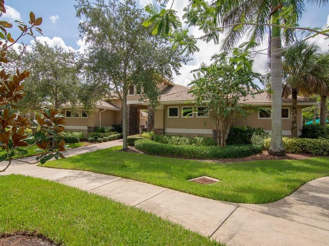 view of front of property with a front yard