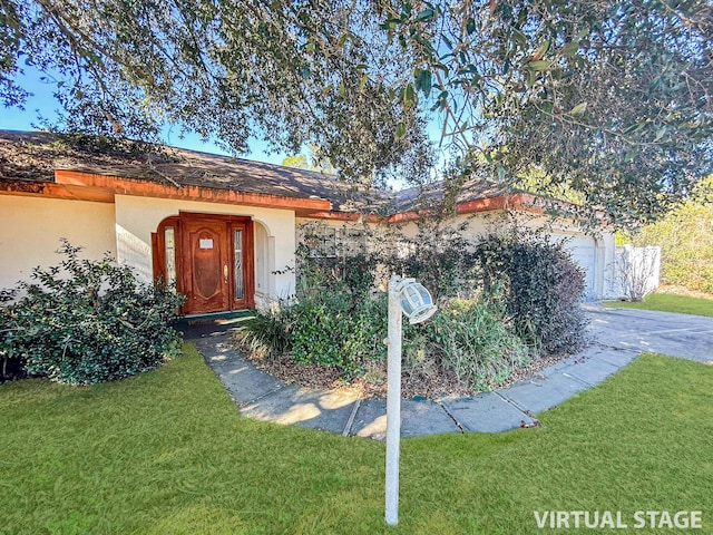 view of front of house with a front lawn