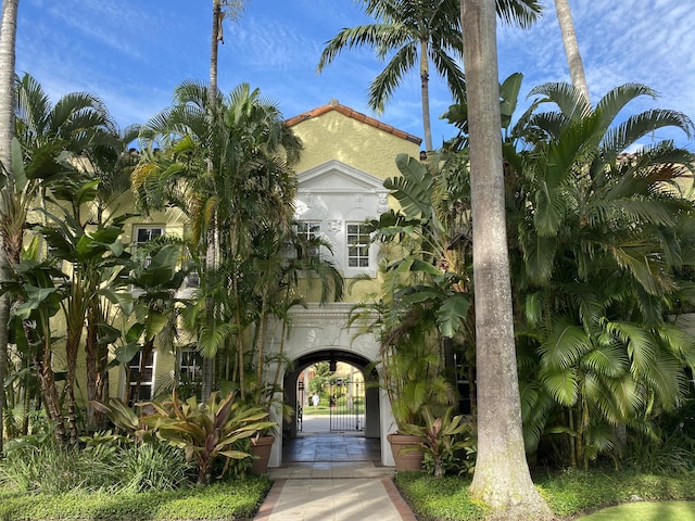 view of front facade