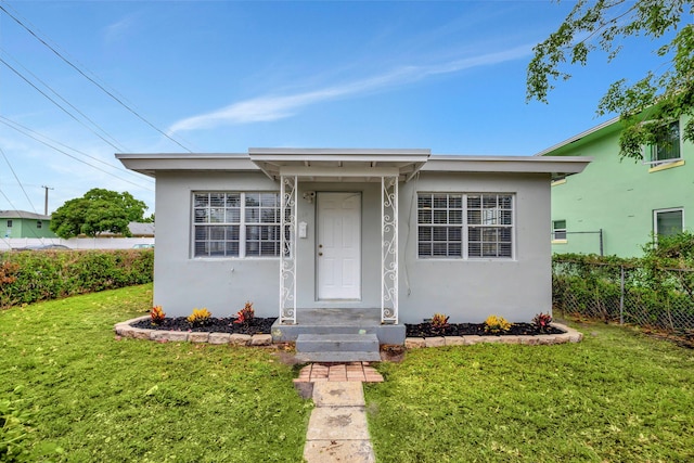 view of front facade with a front lawn