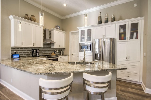 kitchen featuring decorative light fixtures, a breakfast bar, sink, white cabinetry, and stainless steel appliances