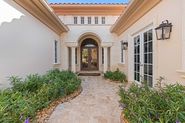 living area with built in shelves, baseboards, recessed lighting, arched walkways, and crown molding