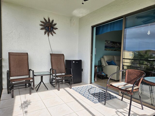 sunroom / solarium with ceiling fan