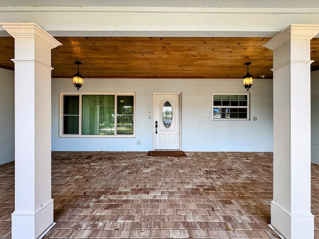 property entrance featuring a porch