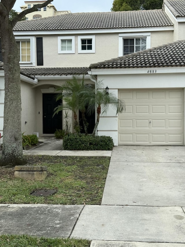 view of front of house featuring a garage