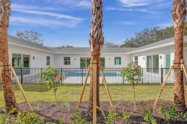 view of yard with a fenced in pool