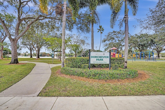 community sign featuring a yard