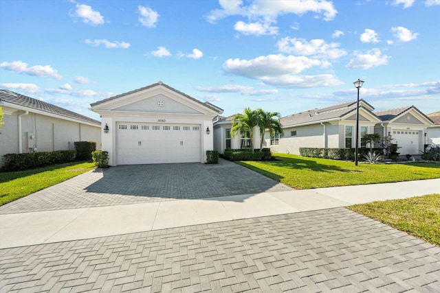 single story home featuring a front lawn