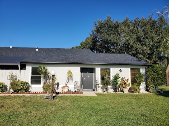 ranch-style home featuring a front yard