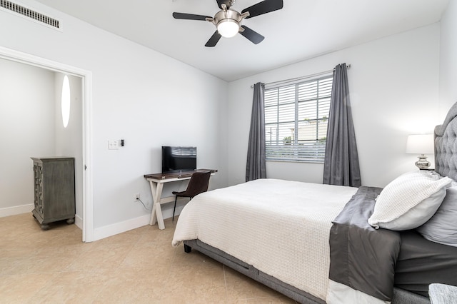 bedroom featuring ceiling fan