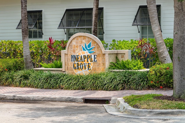 view of community / neighborhood sign