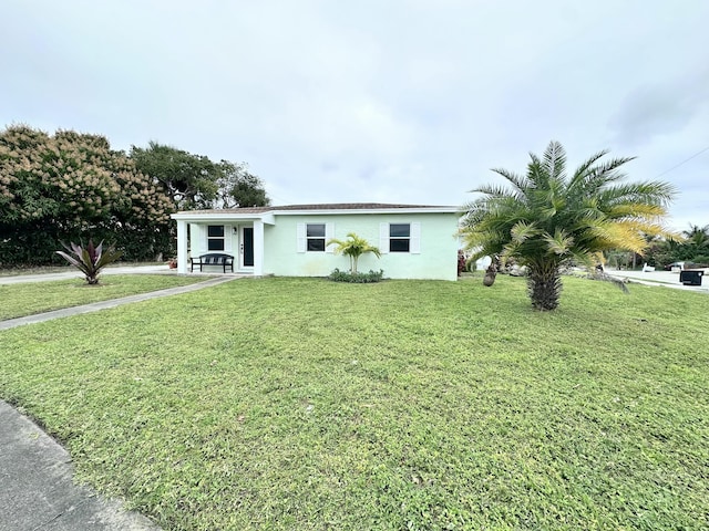 view of front of home with a front lawn